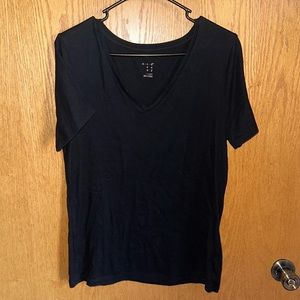 Black V-Neck. Size XL.